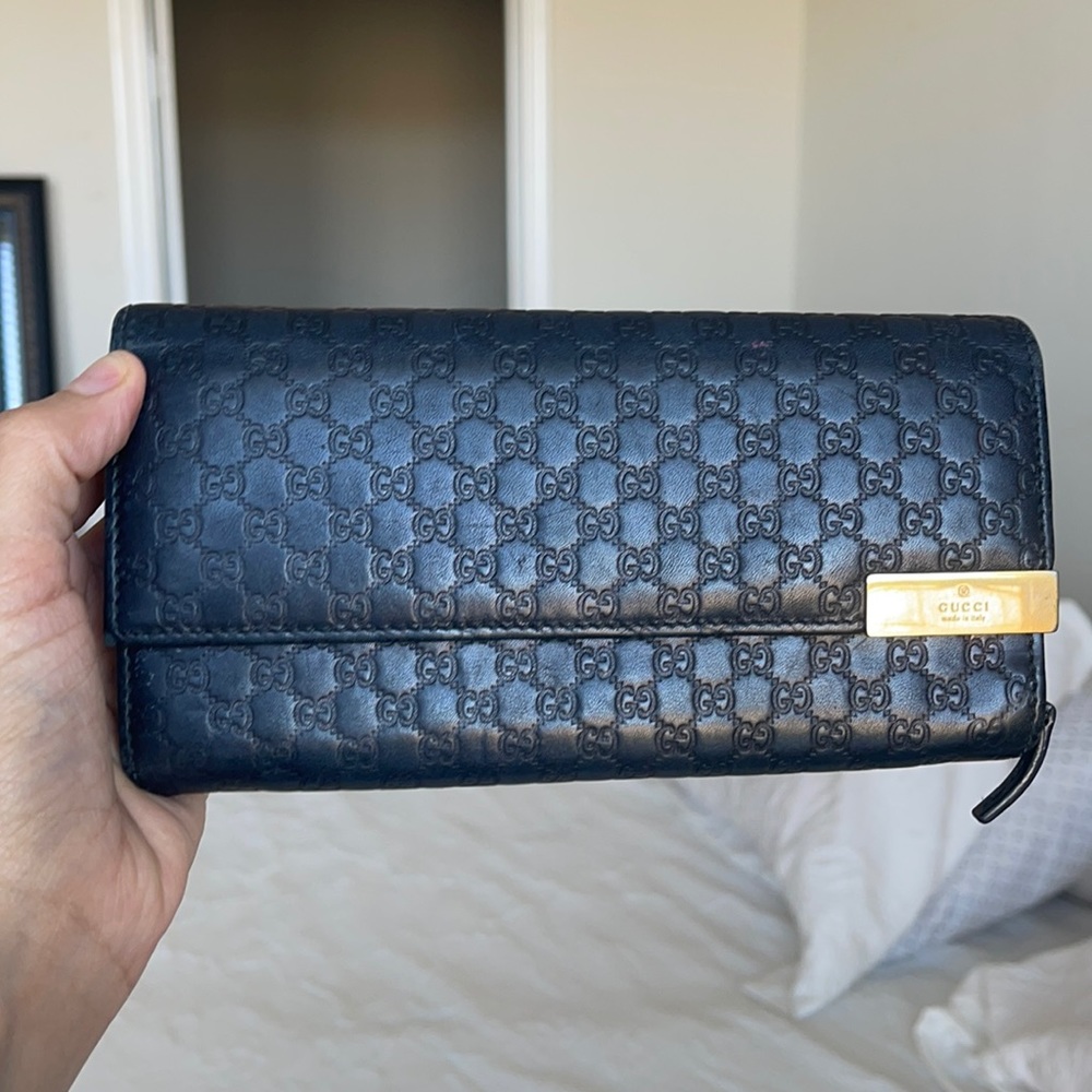 Women’s Gucci wallet